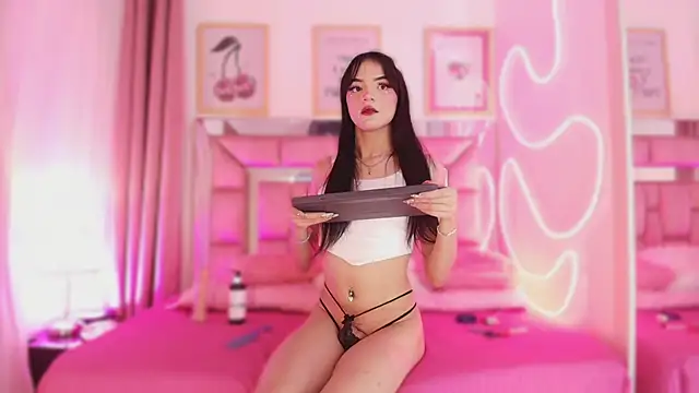 Nefera Noxx online show from 12/15/25, 04:07