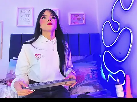 Nefera Noxx online show from 11/05/25, 04:26