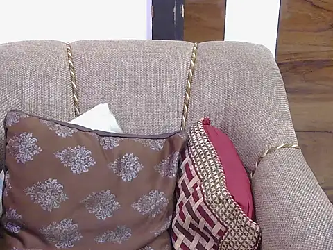 cute zaraa online show from 11/15/25, 05:00