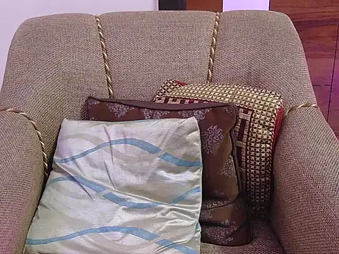 cute zaraa online show from 11/19/25, 05:18