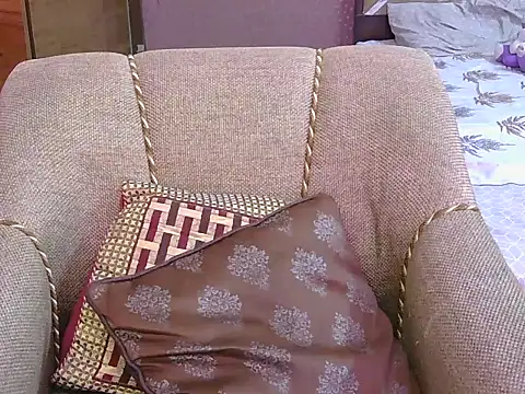 cute zaraa online show from 12/17/25, 05:23