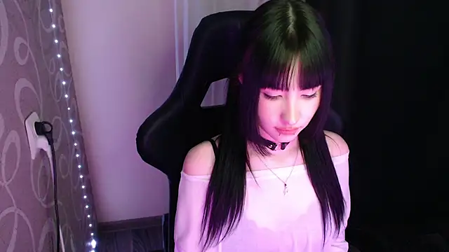 NaemiiBlush online show from 12/17/25, 11:48