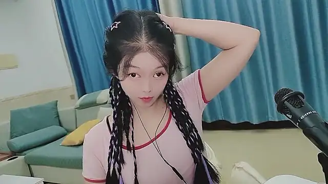 Q Yumi online show from 10/16/25, 12:35