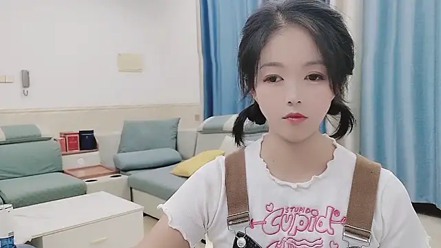 Q Yumi online show from 10/15/25, 09:28