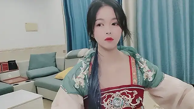Q Yumi online show from 10/19/25, 11:57