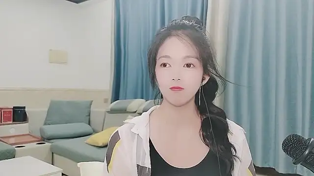 Q Yumi online show from 10/18/25, 02:30