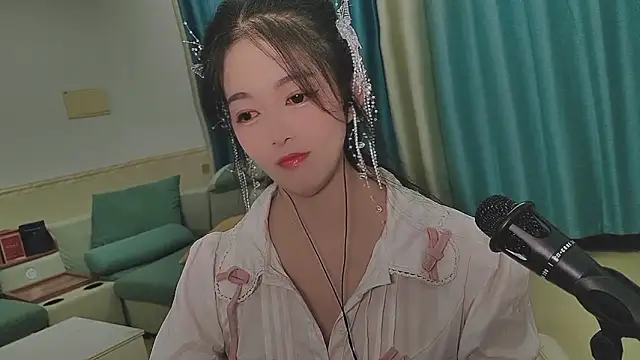 Q Yumi online show from 10/17/25, 12:40