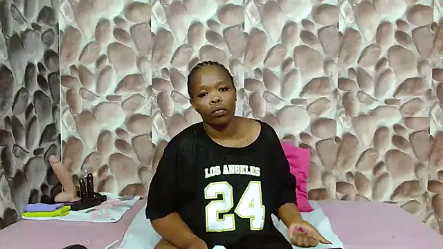 Bigboobsbooty online show from 11/17/25, 04:44