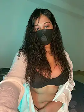 Monica  Bellucci   online show from 02/08/26, 03:43