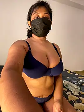 Monica  Bellucci   online show from 11/16/25, 07:46