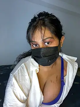 Monica  Bellucci   online show from 01/10/26, 02:12