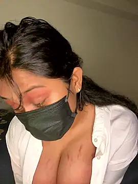 Monica  Bellucci   online show from 01/11/26, 02:57