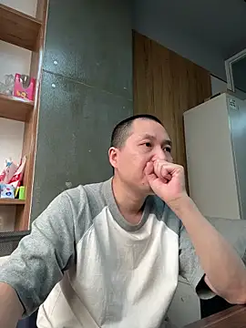 Snapshot of yichengm chatting on 10/07/25, 03:18 yichengm online show from 10/07/25, 03:18