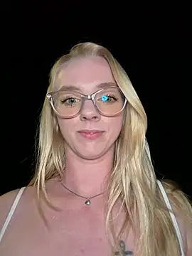 LinaLeana online show from 07/11/26, 11:05