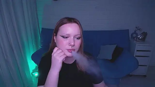 Snapshot of AuroraMour chatting on 10/15/25, 02:36 AuroraMour online show from 10/15/25, 02:36