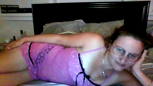 Snapshot of xcrazzycat chatting on 10/16/25, 08:28 xcrazzycat online show from 10/16/25, 08:28