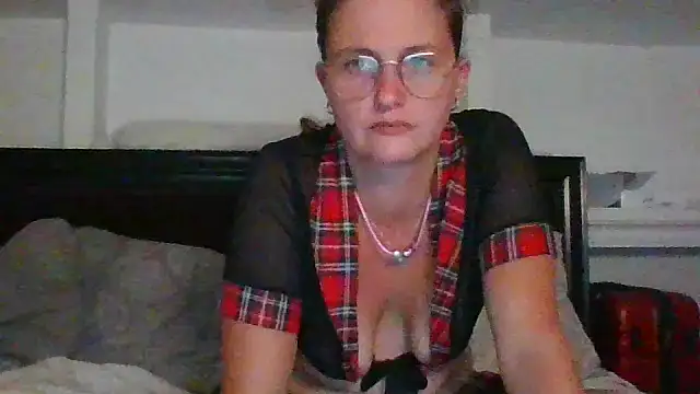 Snapshot of xcrazzycat chatting on 10/05/25, 09:27 xcrazzycat online show from 10/05/25, 09:27