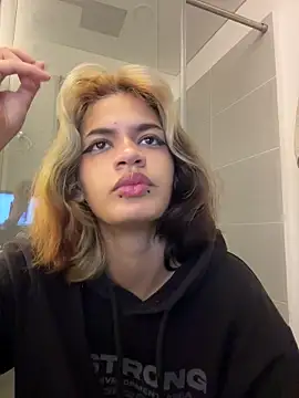 sukulaurens online show from 11/18/25, 06:33