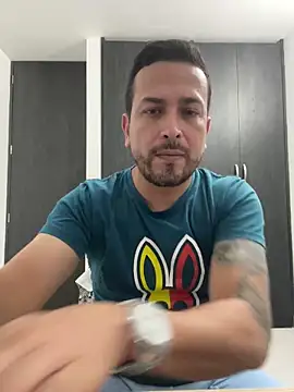 Snapshot of JX7NOVA chatting on 12/13/25, 11:55 JX7NOVA online show from 12/13/25, 11:55