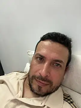 Snapshot of JX7NOVA chatting on 10/23/25, 01:15 JX7NOVA online show from 10/23/25, 01:15