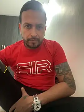 Snapshot of JX7NOVA chatting on 10/14/25, 06:14 JX7NOVA online show from 10/14/25, 06:14