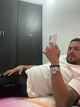 Snapshot of JX7NOVA chatting on 10/17/25, 10:11 JX7NOVA online show from 10/17/25, 10:11