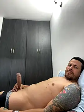 Snapshot of JX7NOVA chatting on 10/27/25, 01:01 JX7NOVA online show from 10/27/25, 01:01