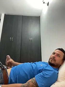 Snapshot of JX7NOVA chatting on 10/17/25, 05:33 JX7NOVA online show from 10/17/25, 05:33