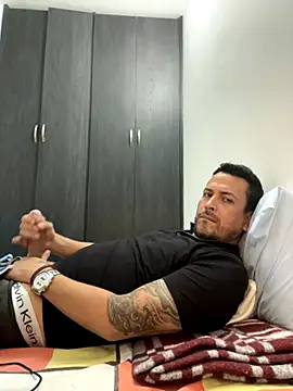 Snapshot of JX7NOVA chatting on 10/31/25, 10:01 JX7NOVA online show from 10/31/25, 10:01