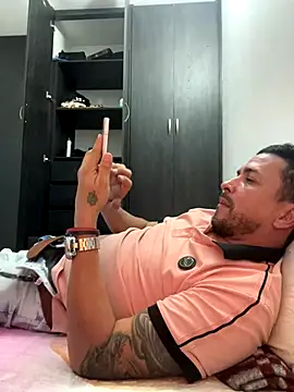 Snapshot of JX7NOVA chatting on 10/21/25, 05:29 JX7NOVA online show from 10/21/25, 05:29