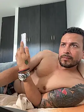 Snapshot of JX7NOVA chatting on 10/23/25, 04:16 JX7NOVA online show from 10/23/25, 04:16