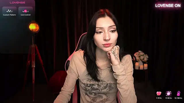 Snapshot of Trix_Void chatting on 11/18/25, 10:40 Trix Void online show from 11/18/25, 10:40