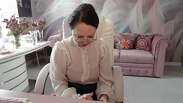 Arisa5000 online show from 11/24/25, 07:19