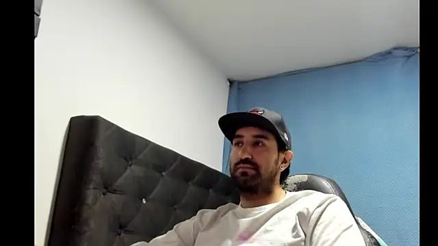 Snapshot of coolfriki chatting on 01/14/26, 04:27 coolfriki online show from 01/14/26, 04:27