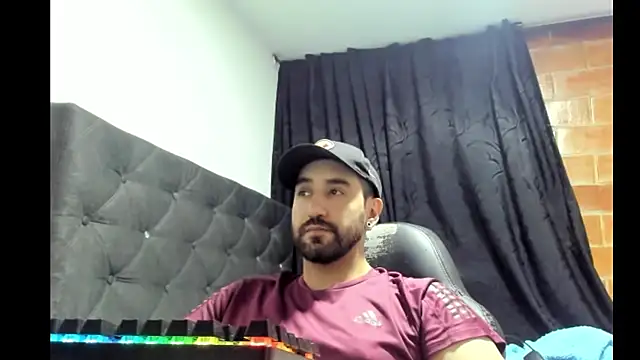 Snapshot of coolfriki chatting on 02/09/26, 01:03 coolfriki online show from 02/09/26, 01:03