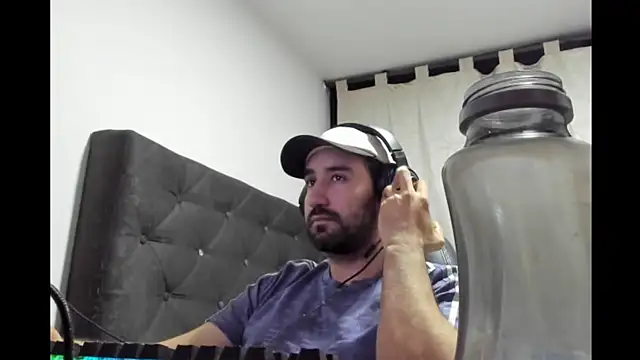 coolfriki online show from 04/17/26, 07:11