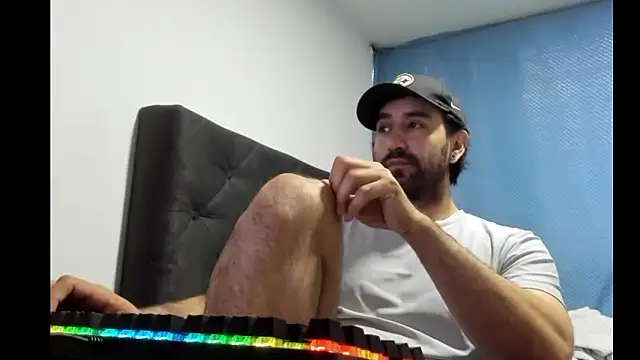 Snapshot of coolfriki chatting on 01/19/26, 04:00 coolfriki online show from 01/19/26, 04:00