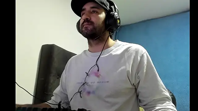 Snapshot of coolfriki chatting on 02/03/26, 06:22 coolfriki online show from 02/03/26, 06:22