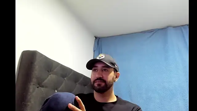 Snapshot of coolfriki chatting on 02/11/26, 04:12 coolfriki online show from 02/11/26, 04:12