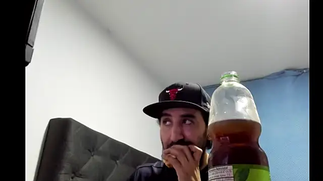 Snapshot of coolfriki chatting on 01/15/26, 05:00 coolfriki online show from 01/15/26, 05:00