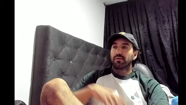 Snapshot of coolfriki chatting on 01/18/26, 02:37 coolfriki online show from 01/18/26, 02:37