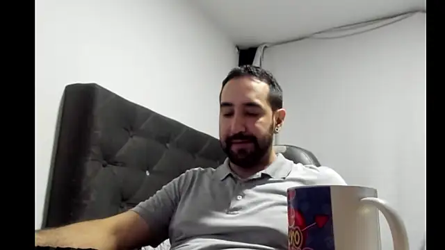 Snapshot of coolfriki chatting on 02/12/26, 10:53 coolfriki online show from 02/12/26, 10:53