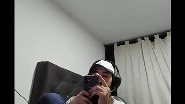 coolfriki online show from 04/11/26, 05:37