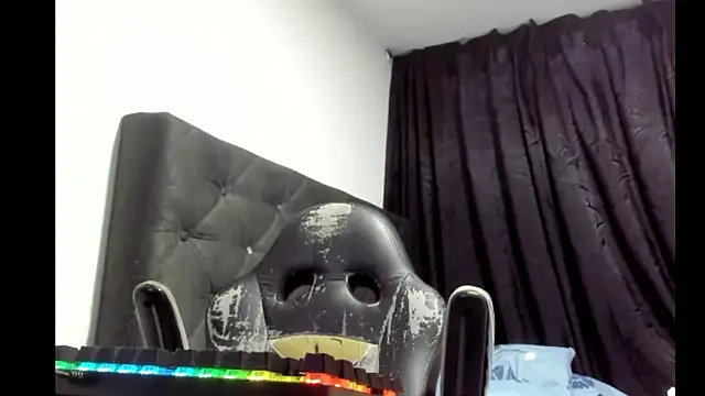 Snapshot of coolfriki chatting on 02/14/26, 11:05 coolfriki online show from 02/14/26, 11:05