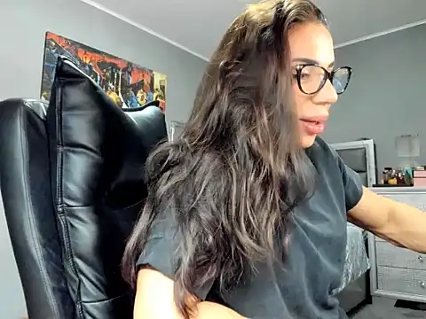 Alesyamuscledollxh online show from 11/10/25, 06:35