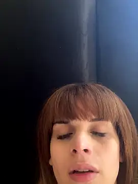 nicollylazulli online show from 11/18/25, 07:17