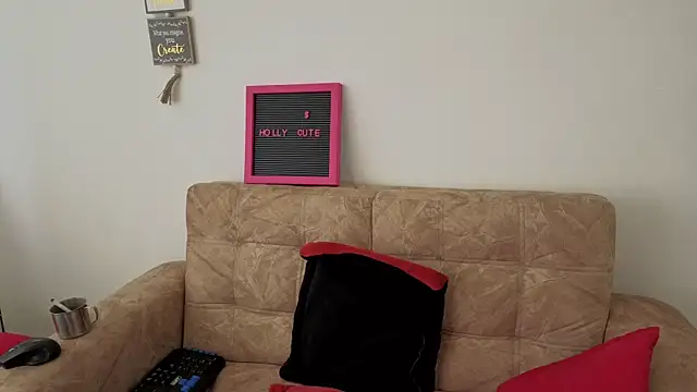 hollycute   online show from 11/04/25, 06:44