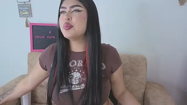 hollycute   online show from 12/15/25, 07:52