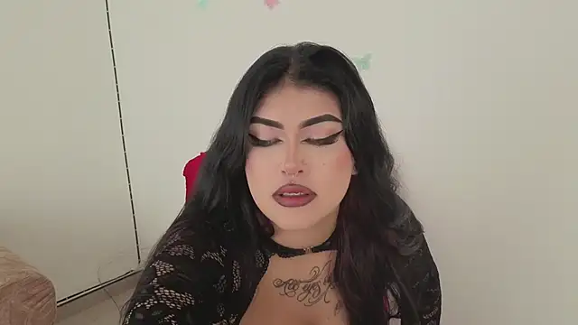 hollycute   online show from 11/23/25, 01:32