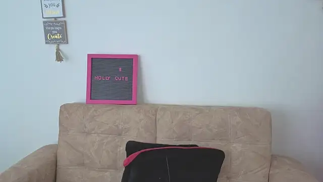 hollycute   online show from 12/18/25, 07:07